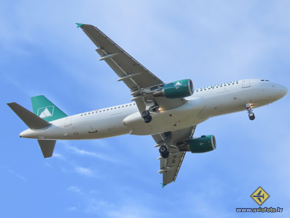 Airbus A320-216